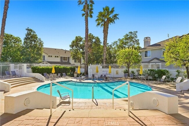 Building Photo - 2 Carlsbad Ln