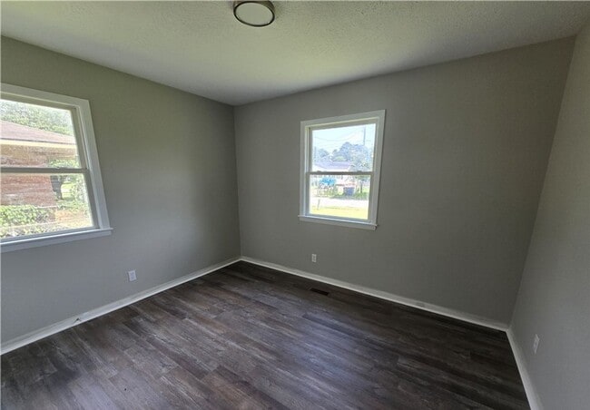 Building Photo - 303 Cartwright Dr