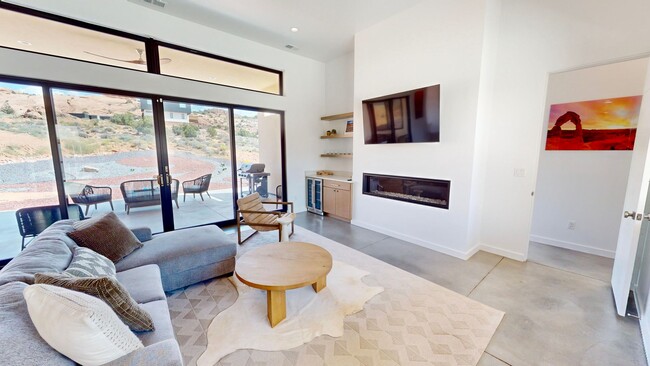 Building Photo - 2183 S Salida Del Sol