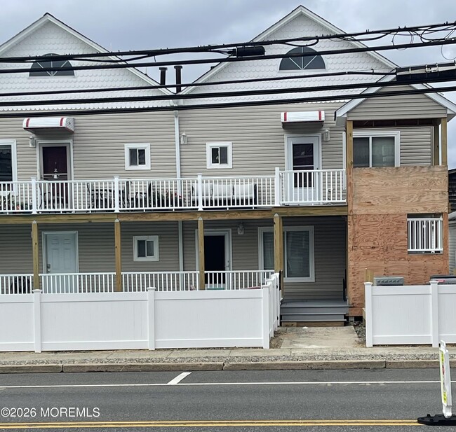 Building Photo - 202-06 Carteret Ave