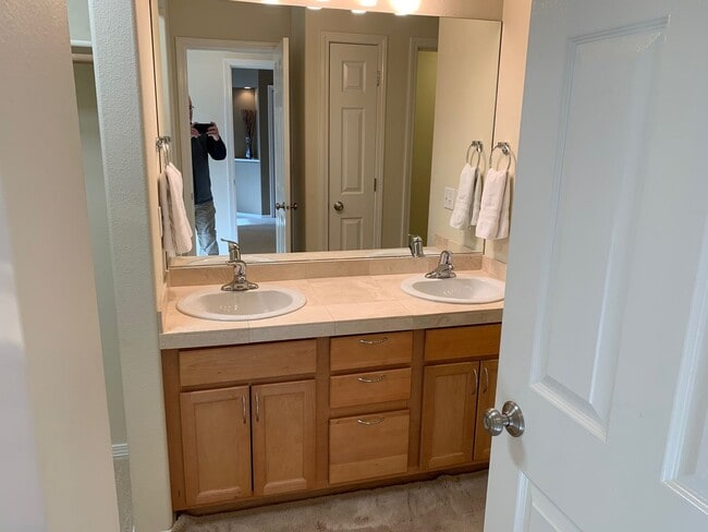 Building Photo - 11351 Discovery View Dr