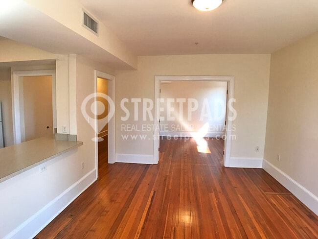 Building Photo - 881 Massachusetts Ave