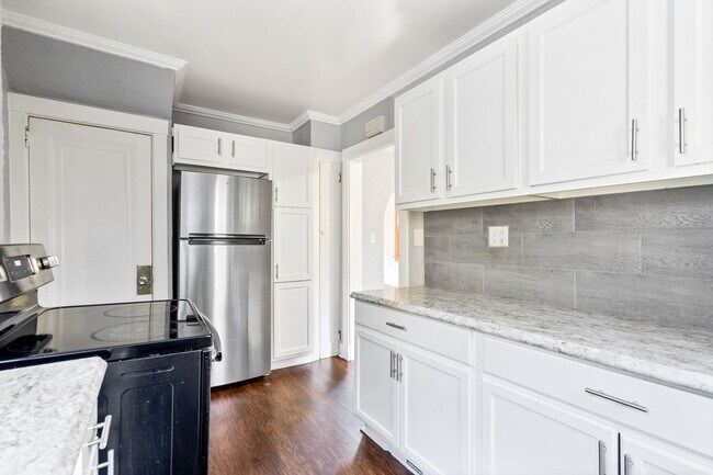 Building Photo - 2043 Boggs Ave