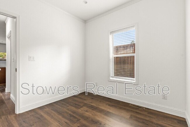 Building Photo - 144 Larkwood Cir