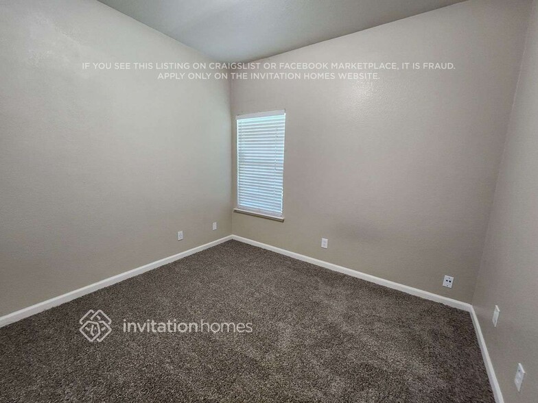 Building Photo - 5012 Fernwood Cir