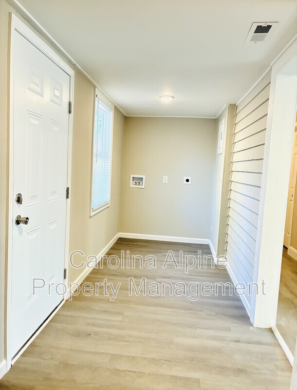 Building Photo - 613 Legrand St