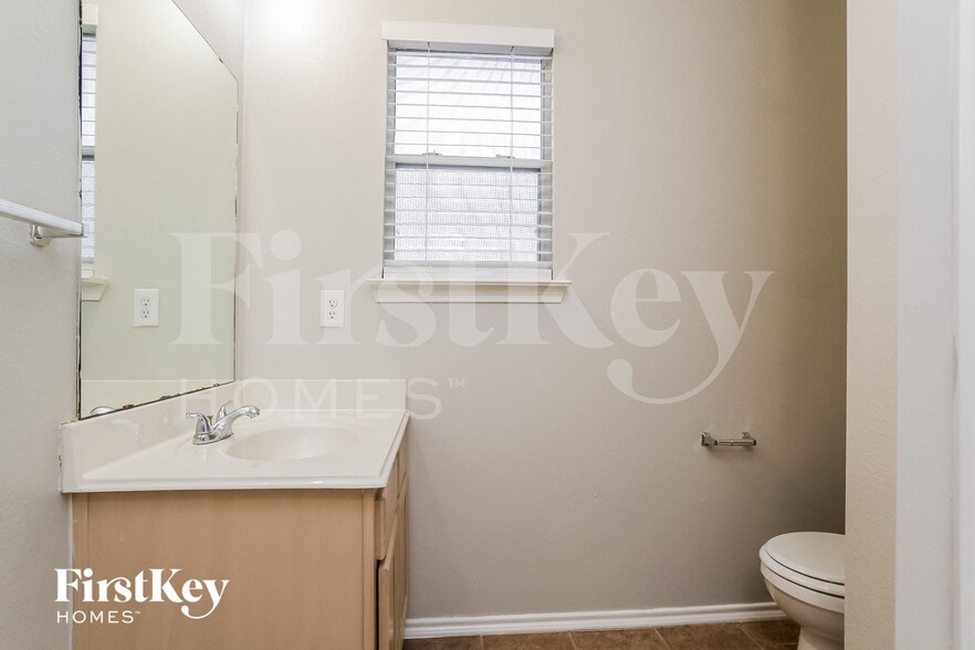 Building Photo - 8115 Villandry Ln