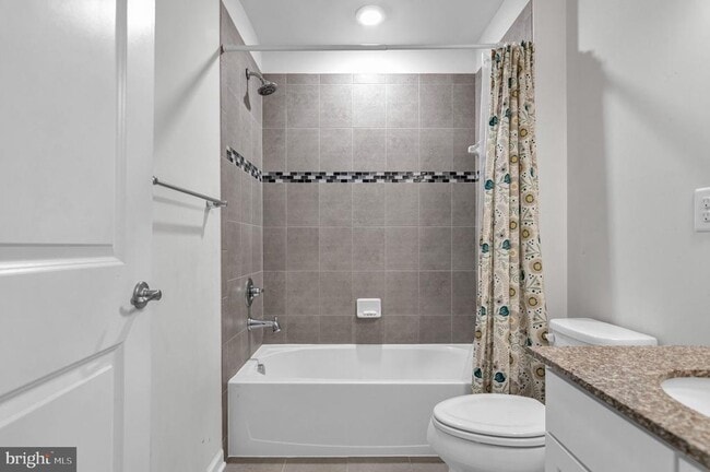 Building Photo - 8633 Rosecrans Ln