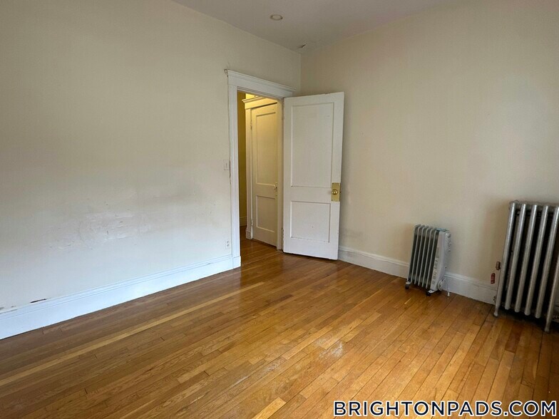 Building Photo - 127 Washington St