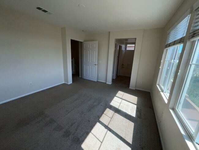 Building Photo - 35884 Crickhowell Ave