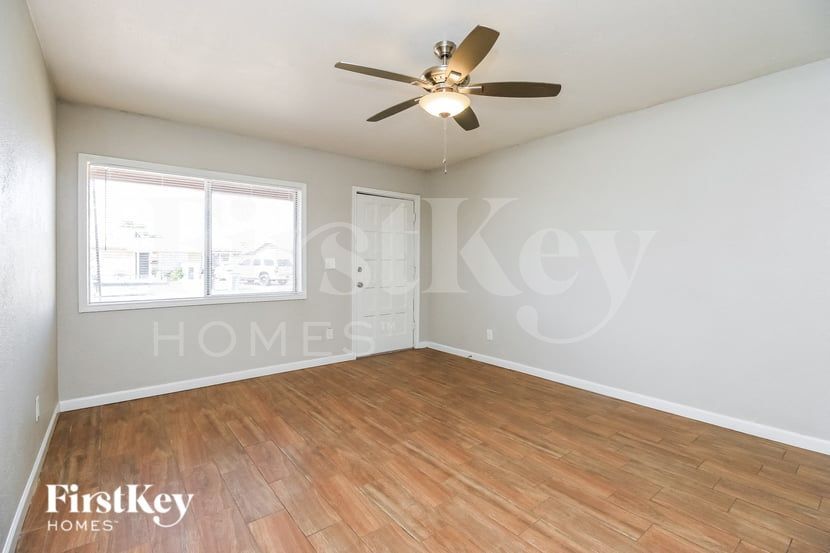 Building Photo - 15035 N 28th Ave