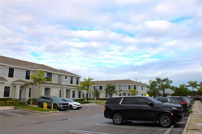 Building Photo - 470 NE 12th St