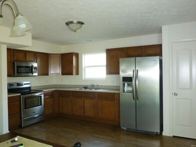 Building Photo - 3210 Fleming Dr