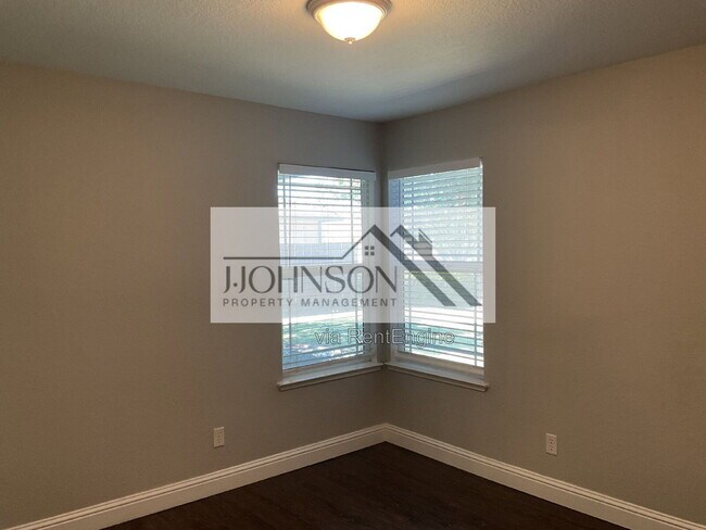 Building Photo - 15136 Cambridge Dr
