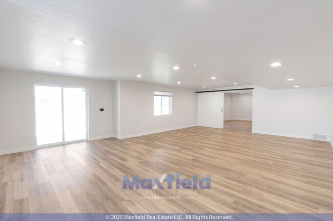Building Photo - Modern EV Friendly Upgraded 5 BD 4 BA 3 GA...