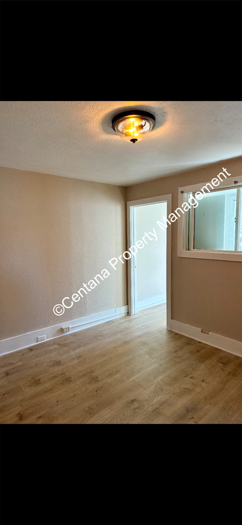 Building Photo - 614 W Park St