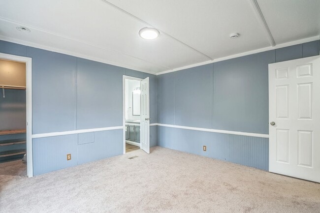 Building Photo - Updated 2 bedroom 2 bath Home in Laurel La...