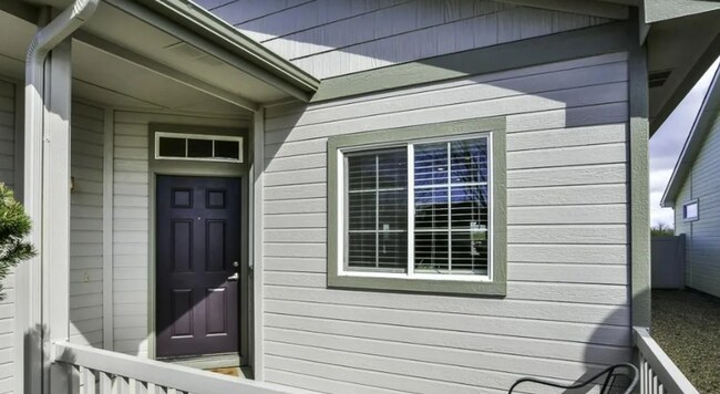 Building Photo - Exceptionally maintained Single level 3 bedroom home available soon!