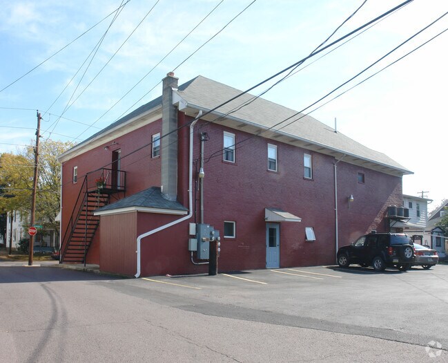 Building Photo - 150 Leonard St