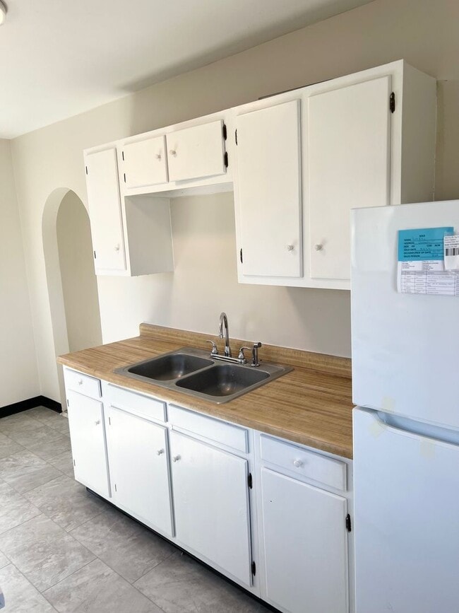 Building Photo - 3010 Zephyr Ave