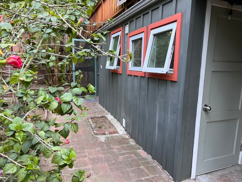 Building Photo - 2160 Stanley Hills Dr