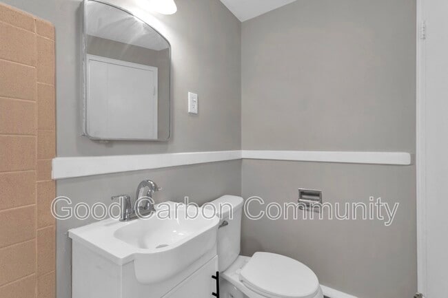 Building Photo - 315 Beattie Ave