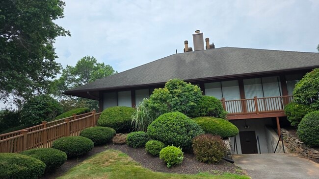 Building Photo - 53 Hollister Way N