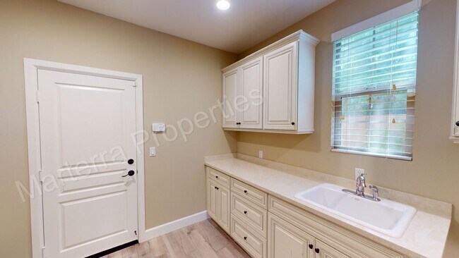 Building Photo - Beautiful Home in Portola Springs