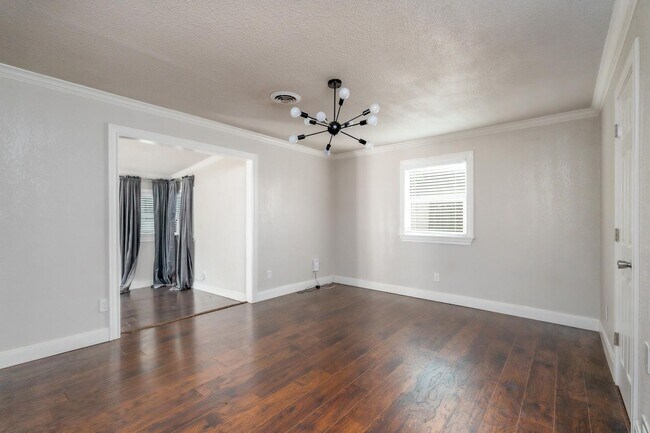 Building Photo - 3042 S 28th St