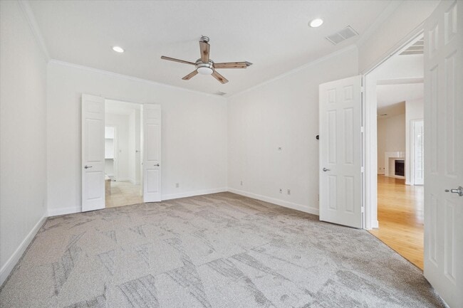 Building Photo - 95 N Mews Wood Ct