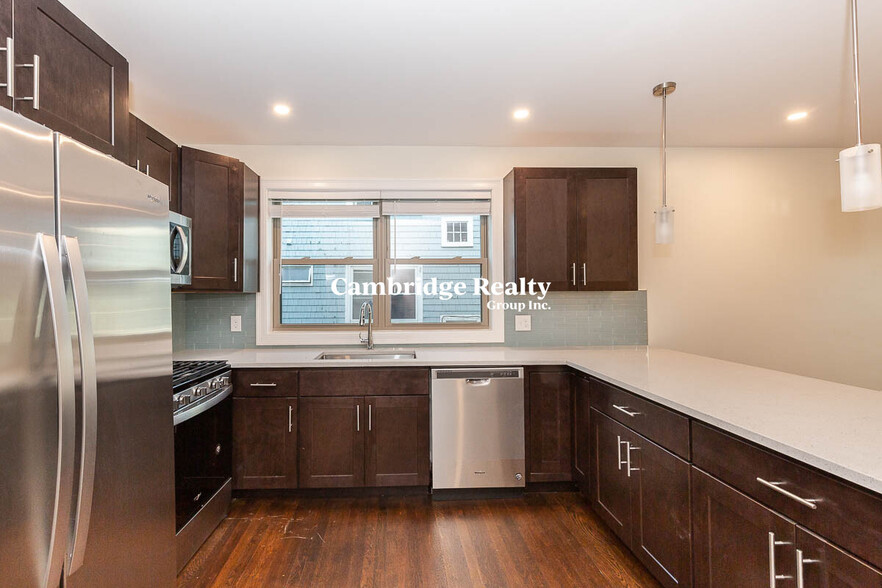 Building Photo - 27 1st St