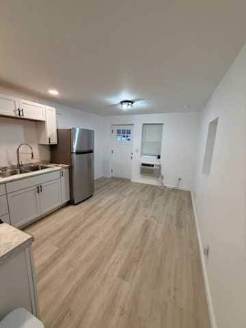 Building Photo - 1049 Seale Ave