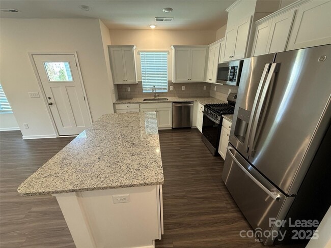 Building Photo - 3204 Lilac Grove Dr