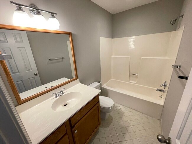 Building Photo - Fairmont Court townhome available close to...
