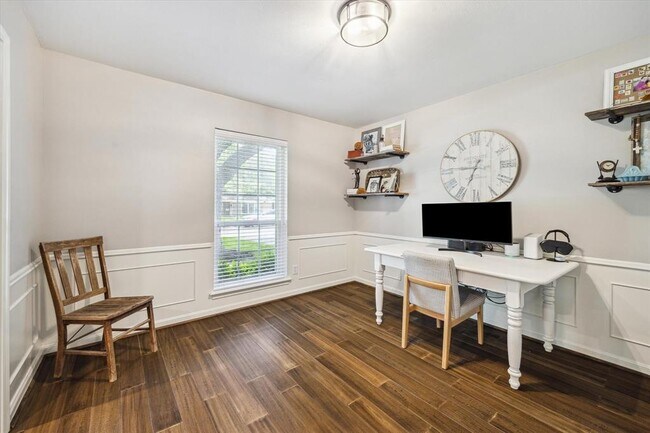 Building Photo - 10714 Piping Rock Ln