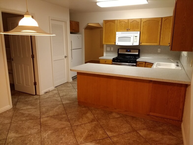 Building Photo - 260 W 1395 S