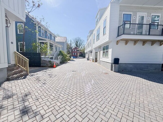 Building Photo - 16 Nats Ct