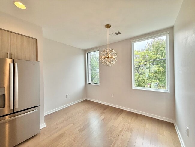 Building Photo - **OFFERING WAIVED APPLICATION FEES** Premier 2BD, 2.5BA Downtown Raleigh Townhome in a Prime Loca...