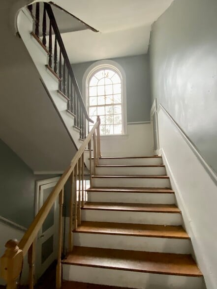 staircase - 1500 5th Ave