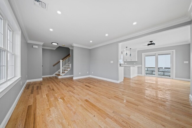 Building Photo - 473 Newport Ave