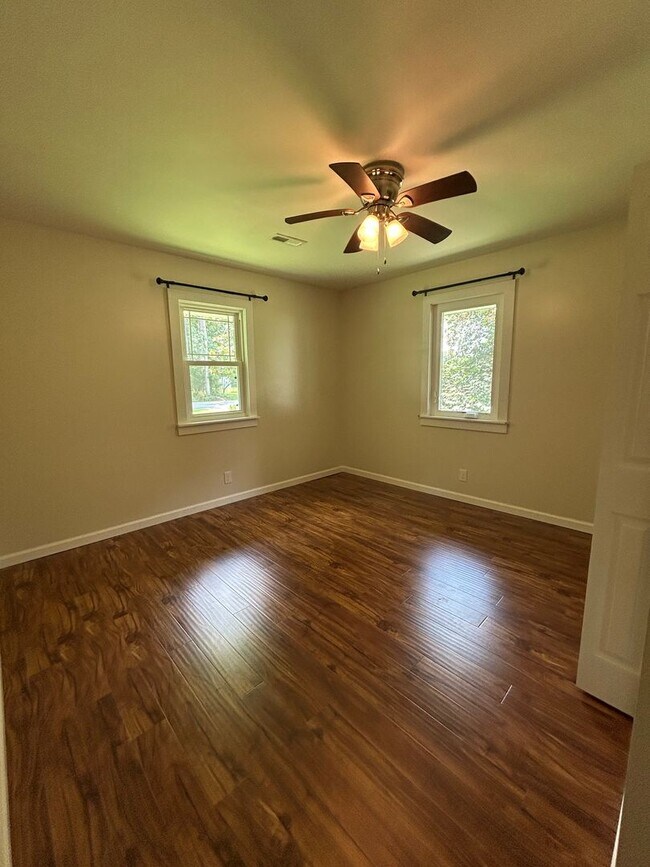 Building Photo - Ranch Style Home in Prime Location