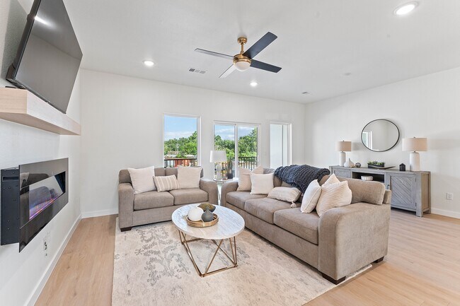 Building Photo - 1479 W Hendon St