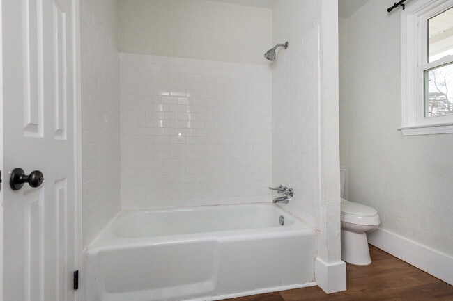 Building Photo - Beautiful 3 Bedroom, 2.5 Bath Home Tucked Away on Cul-de-Sac $1,825/mo rent