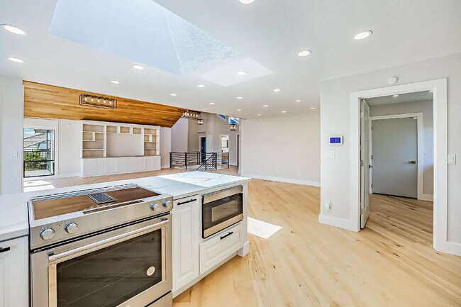 Building Photo - Sophisticated and Elegant home is located in Harbor Ridge at Browns Point. Spacious 4 bedroom, 4 ...