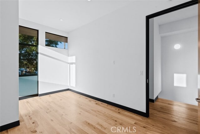 Building Photo - 922 W Clark Ave