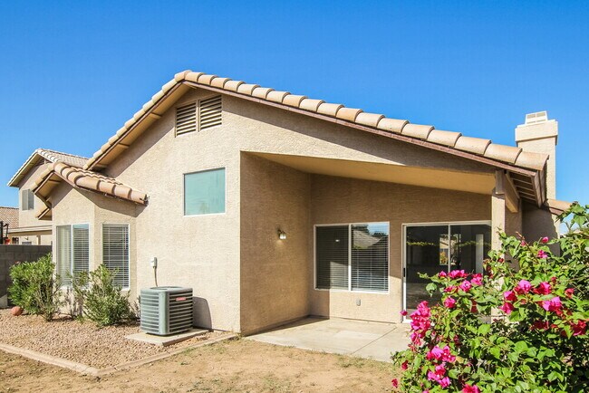 Building Photo - 8547 W Laurel Ln