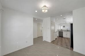 Building Photo - 50 Thicket Grove Pl