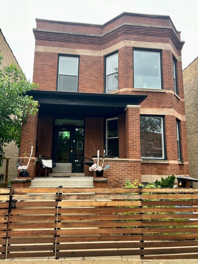 Primary Photo - 1414 W Winnemac Ave