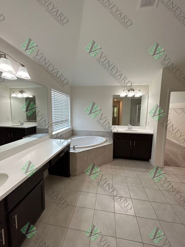 Building Photo - 4510 Sandy Creek Dr