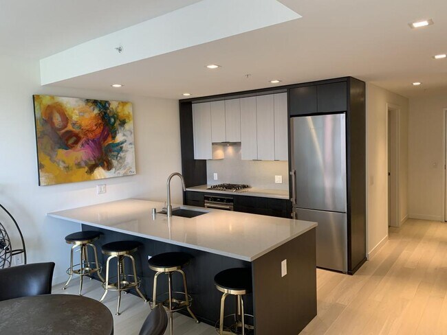 Building Photo - 590 1st Ave S